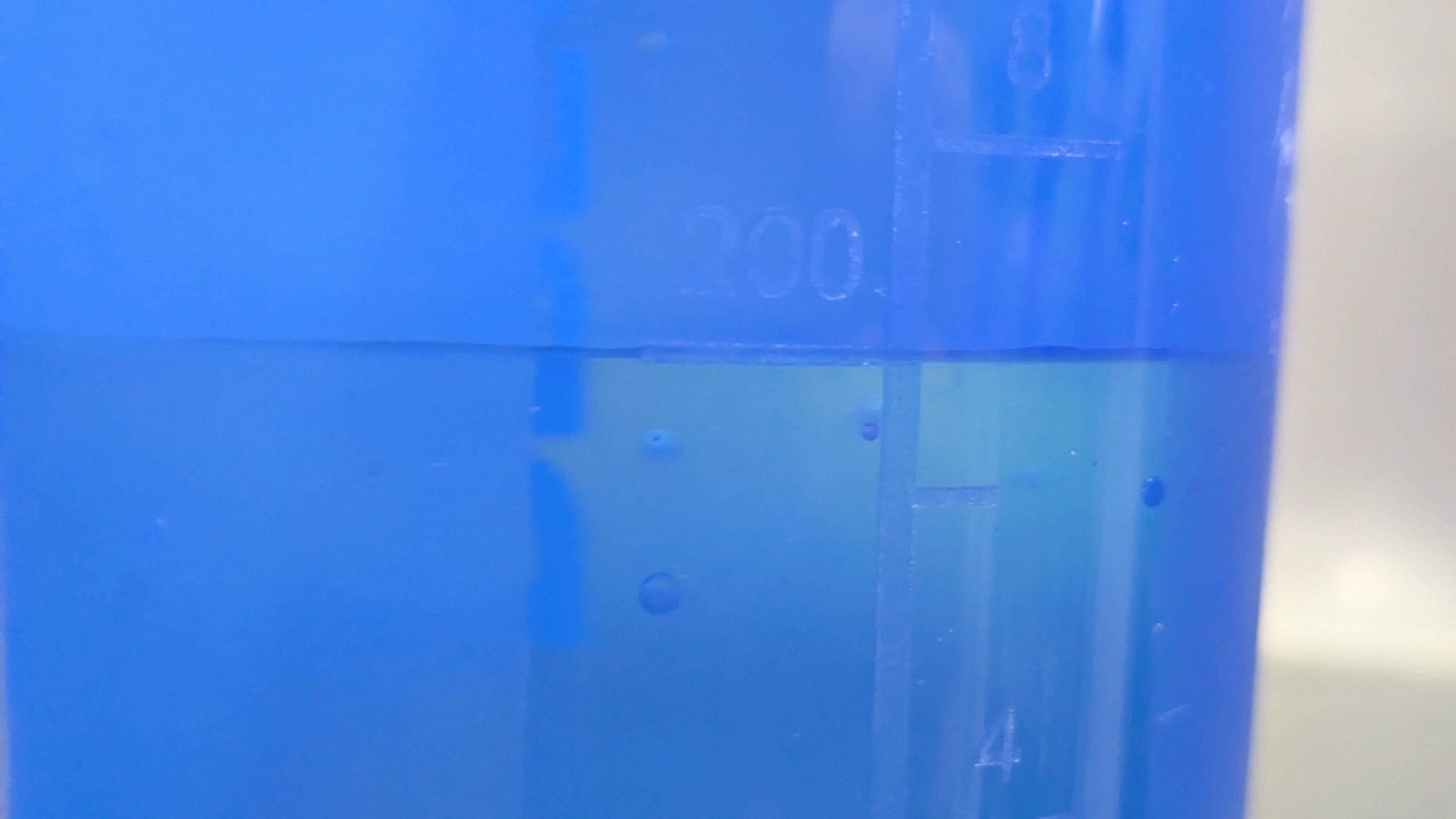 Water level in the measuring cup: 200 ml